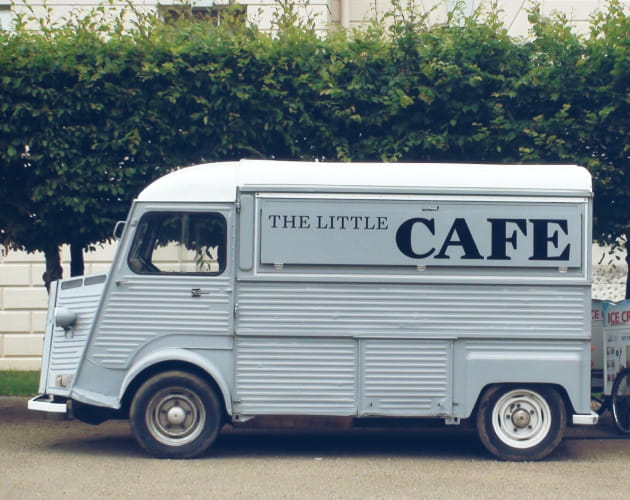 老舗の味をテイクアウトで楽しめる新しいカフェスタイル